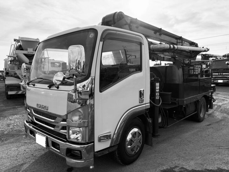 極東開発工業コンクリートポンプ車 3t半（3トン半）スクイズ　PH50B-17　平成30年式　ブーム17ｍ